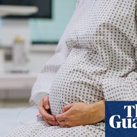 Leading OB-GYN group breaks from CDC on maternal vaccination schedule