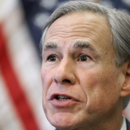 Abbott seeks new limits on Texas data centers 