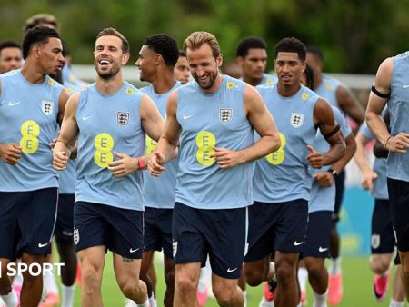What is SkyJo? The card game being played in the England camp