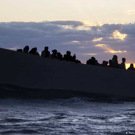 EU lawmakers approve new tougher migrant policy