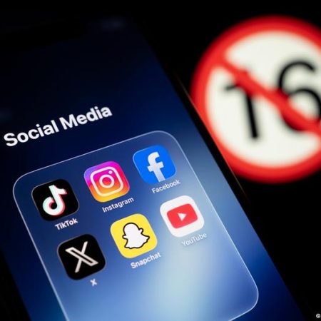 Canada introduces bill to ban social media for under-16s