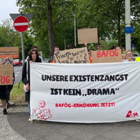 German students up in arms about funding cuts