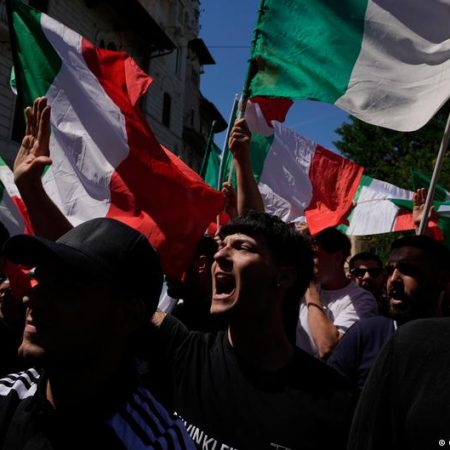Italy: Thousands attend anti- and pro-migration rallies in Rome