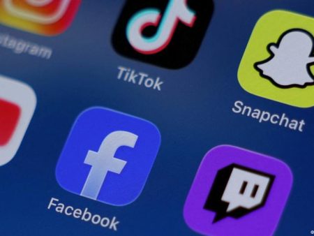 UAE imposes limits on teen social media access