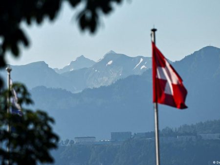 US and Iranian negotiators head to Switzerland for talks