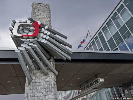 Czech govt causes alarm by seeking to scrap license fee