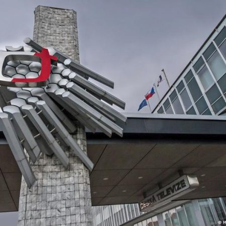 Czech govt causes alarm by seeking to scrap license fee