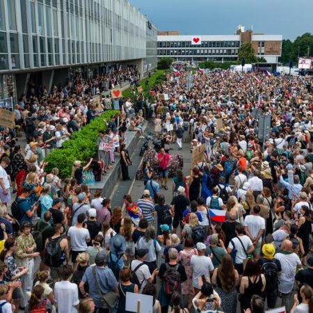 Czechia: Thousands march in support of public media funding