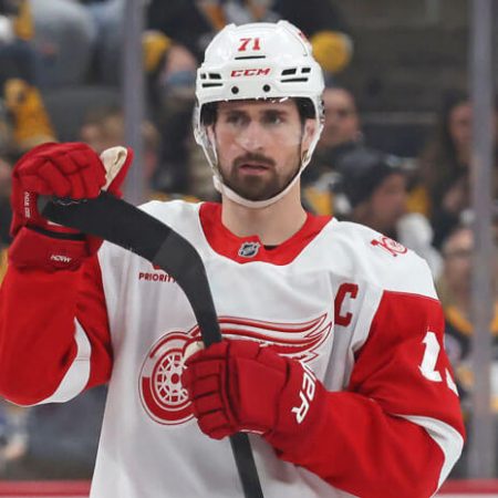 Dylan Larkin Next Team Odds: Red Wings Captain Wants Out