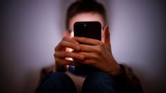 Starmer tells Apple and Google to ban nude images on children’s phones
