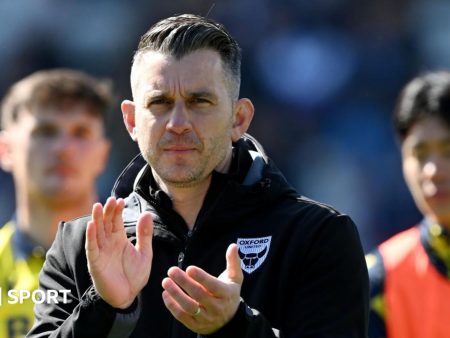 Oxford United sack head coach Bloomfield