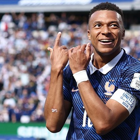 Which France and World Cup records did Mbappe break against Senegal?