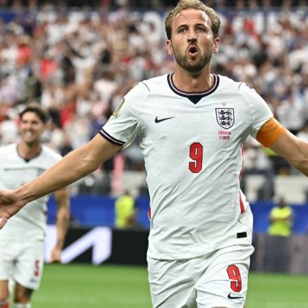 Kane double fires England past Croatia in World Cup thriller