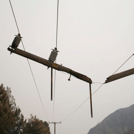 The bipartisan wildfire bill is ready. Oregon’s US senators should help pass it.