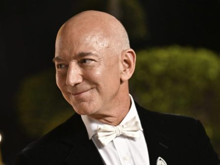 Bezos: AI will result in labor shortages instead of replacing humans
