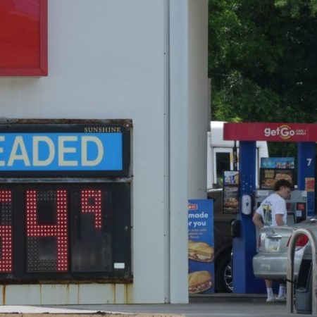 Most in new poll expect gas prices to keep rising