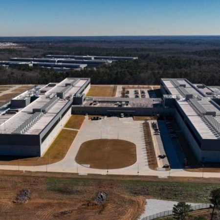 Regulators greenlight plan for quick AI data center grid connections