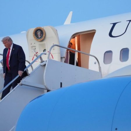 White House officials bid farewell to Air Force One plane used since 1990