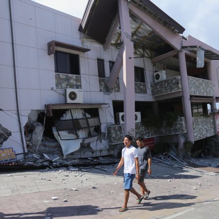 Race to find survivors as Philippines quake toll rises to 37