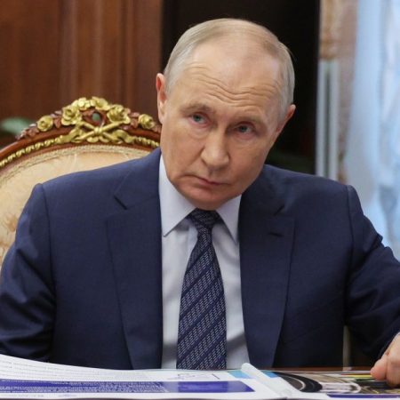Putin’s reign begins to crumble