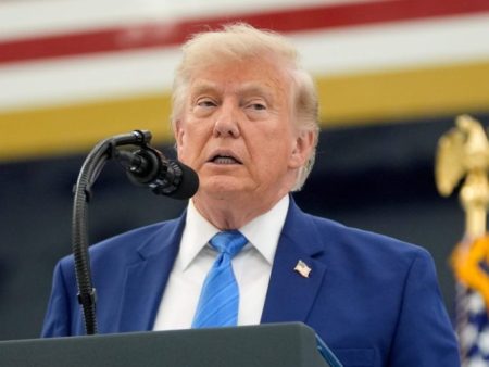 Trump says Lincoln Memorial Reflecting Pool was vandalized, defends response to algae bloom 