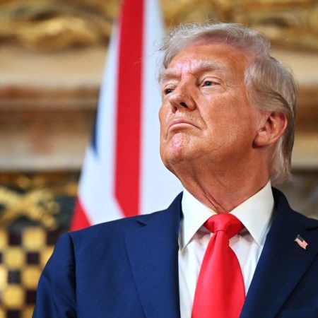 White House says UK should not ban social media for kids under 16