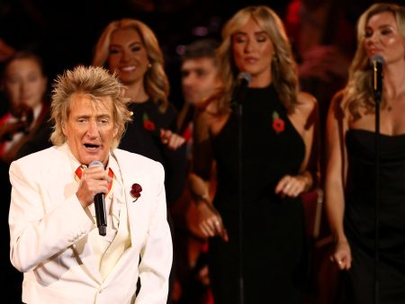 Struggling Rod Stewart Nearly Faints, Needs Oxygen Onstage During Utah Show
