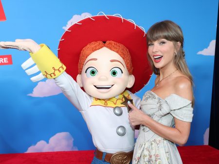 Taylor Swift’s ‘Toy Story 5’ Song ‘I Knew It, I Knew You’ Bows at No. 1, Becoming Her 15th Hot 100 Topper