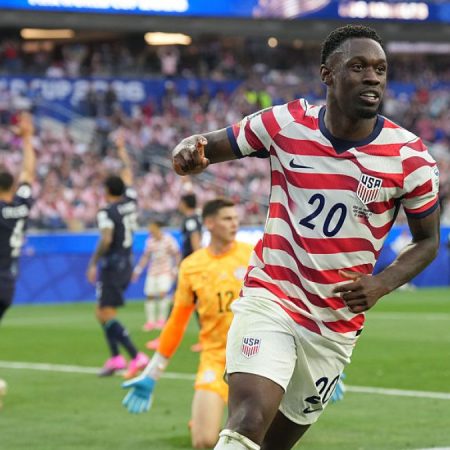 USA hit Paraguay for four in dream start to their World Cup campaign