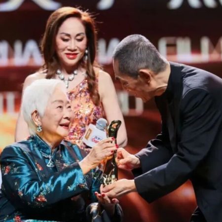 Lisa Lu, Centenarian Actor and Shanghai Lifetime Achievement Honoree, Reunites With Fans at Screening of Restored ‘The Arch’