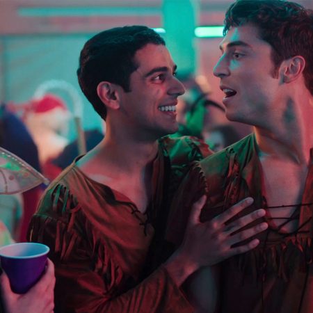 Benito Skinner Teases ‘Overcompensating’ Season 2 Has “A Maturity To It” & “Feels More Queer” As Benny Ventures Out Of The Closet
