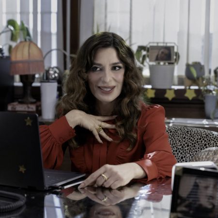 ‘The Paper’s Self-Confessed “Drama Queen” Sabrina Impacciatore Recalls Her ‘White Lotus’ Friendship With Jennifer Coolidge