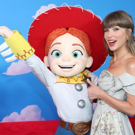 Taylor Swift debuts new Oscar-contending ‘Toy Story 5,’ song ‘I Knew It, I Knew You’ at L.A. premiere
