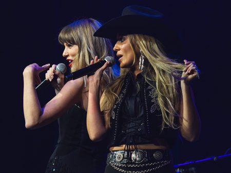Taylor Swift Sings ‘Love Story’ With Lainey Wilson in Surprise Performance at Travis Kelce’s Tight End University