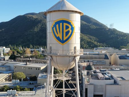 Democratic Senators Urge FCC to Block Closing of Paramount-Warner Bros. Merger Until Review of Deal’s Foreign Investment Concludes