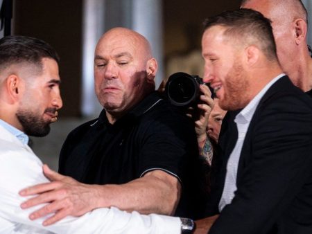 Topuria shoves Gaethje by Lincoln Memorial ahead of White House UFC event