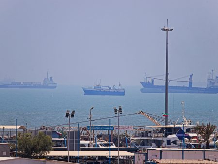 Why has the UN paused plans to evacuate sailors from the Strait of Hormuz?