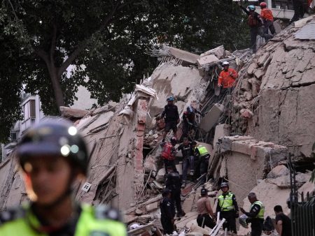 Venezuela earthquakes live: Tremors of 7.5 and 7.2 hit near Caracas