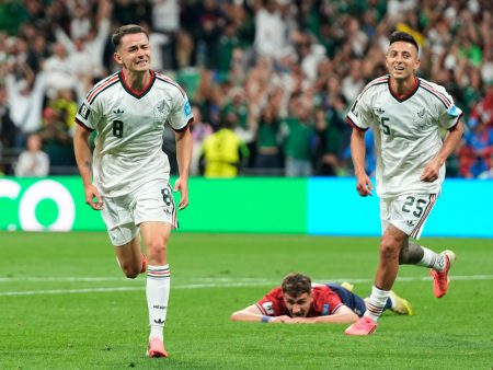 Mexico win 3–0 to eliminate Czechia and win all three World Cup matches
