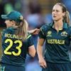 Australia thrash Pakistan to edge closer to semis