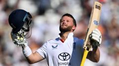 Duckett & Stokes haul England back into third Test