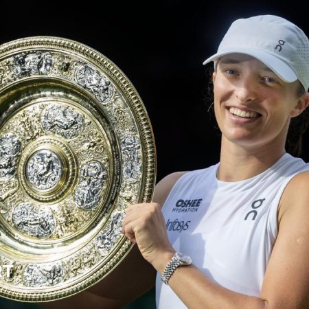 Wimbledon prize money increases by 20% amid pay row