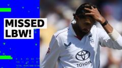 ‘It’s plum’ – England miss chance to remove Conway as NZ pile on runs