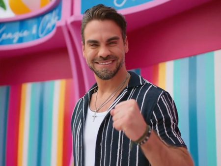 Frederik Oldenburg Makes ‘Love Island USA’ Debut To Host Challenge Tied To Telemundo & Peacock’s World Cup Coverage