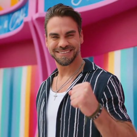 Frederik Oldenburg Makes ‘Love Island USA’ Debut To Host Challenge Tied To Telemundo & Peacock’s World Cup Coverage