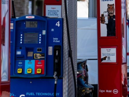 Average gas price falls below $4 for first time in months