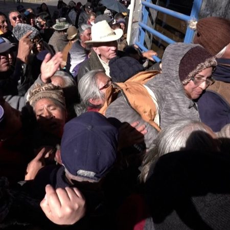 Food shortages spark scuffles outside supermarket in Bolivia