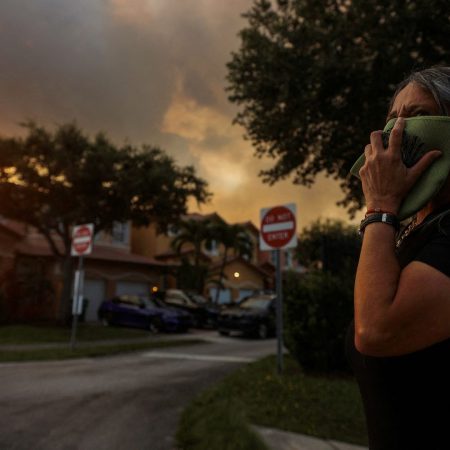 Massive brush fire sends thick smoke over western Miami