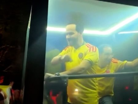 Colombia presidential candidate De la Espriella celebrates preliminary lead