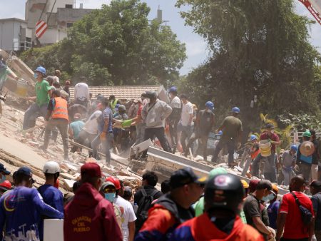 Venezuela rescue teams race to find earthquake survivors